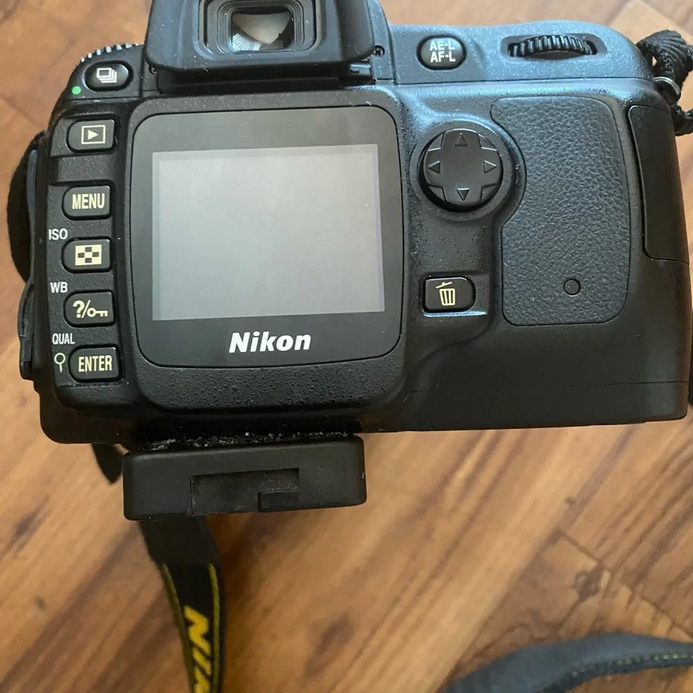Nikon d50 selling
